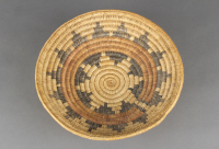 Navajo%20artist%2C%20%3Cb%3E%3Ci%3E%20Basket%3C%2Fi%3E%3C%2Fb%3E%2C%20ca.%201930%2C%20yucca%20and%20grass%2C%20Gift%20of%20the%20Delphine%20Lass%20Kreielsheimer%20Estate%2C%202002.41.8